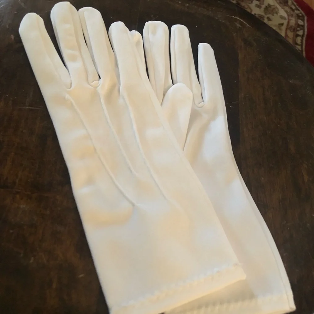 Vintage White Wrist Gloves